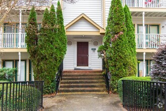 Building Photo - Charming Condo in Prime Raleigh Location!