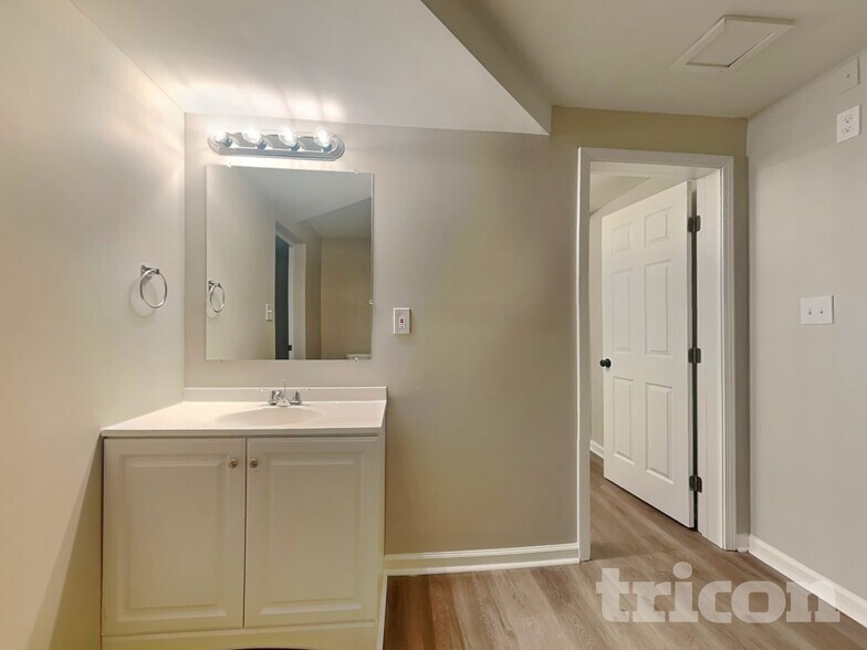 Building Photo - 222 Sawgrass Way