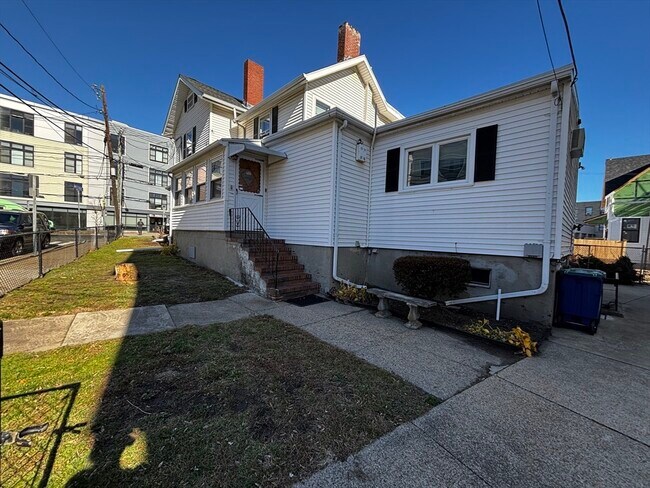 Building Photo - 198 Washington St