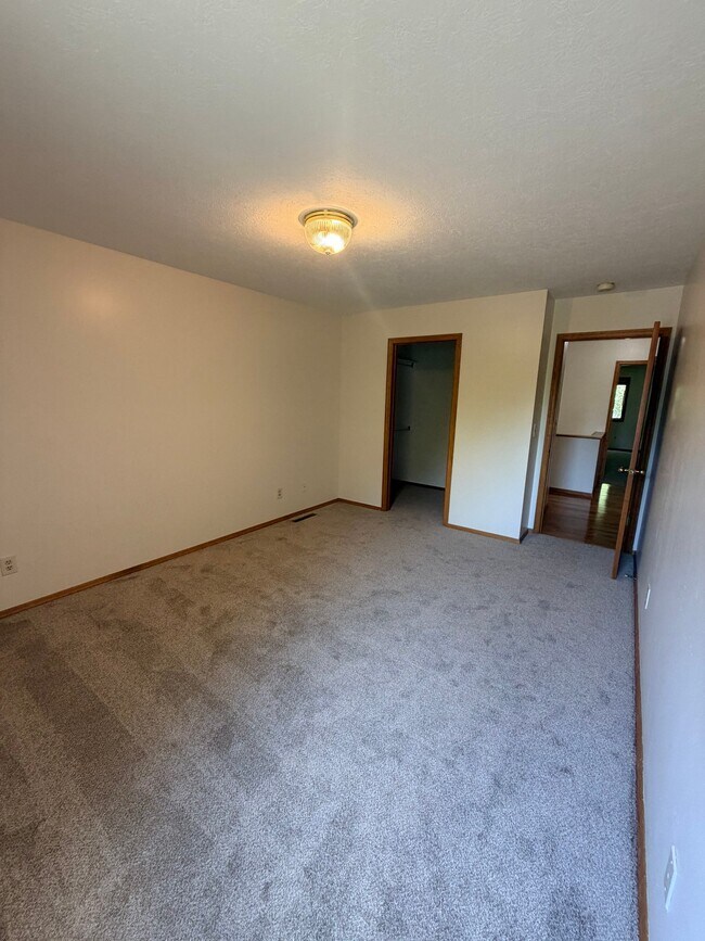 Building Photo - 705 S 15th Ave