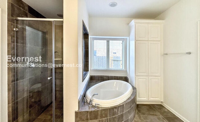 Building Photo - 4811 Sunset Park Ln