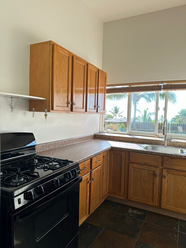 Building Photo - 73-986-986 Kukuinui St