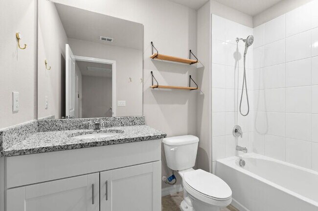Building Photo - Town Home For Rent in Brandon with TONS OF UPGRADES!