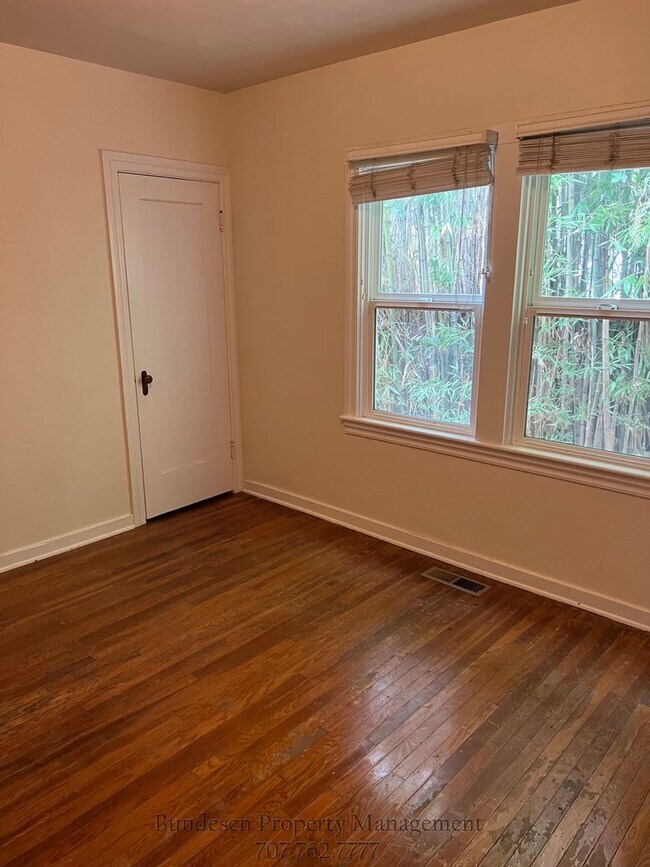 Building Photo - Charming 1 Bedroom Home with Hardwood Floors & Private Backyard