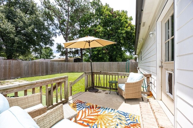 Building Photo - 1648 Mary Evers Dr