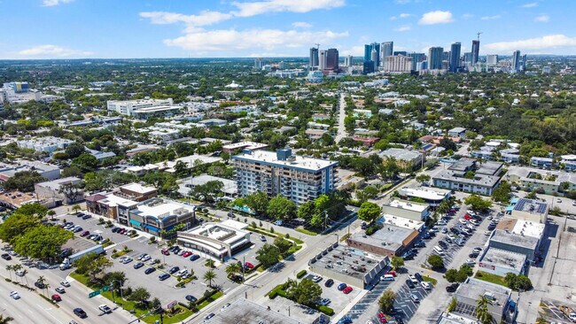 Building Photo - 1625 SE 10th Ave