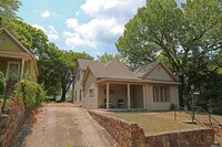 Building Photo - Stunning three-bedroom, two-bathroom home