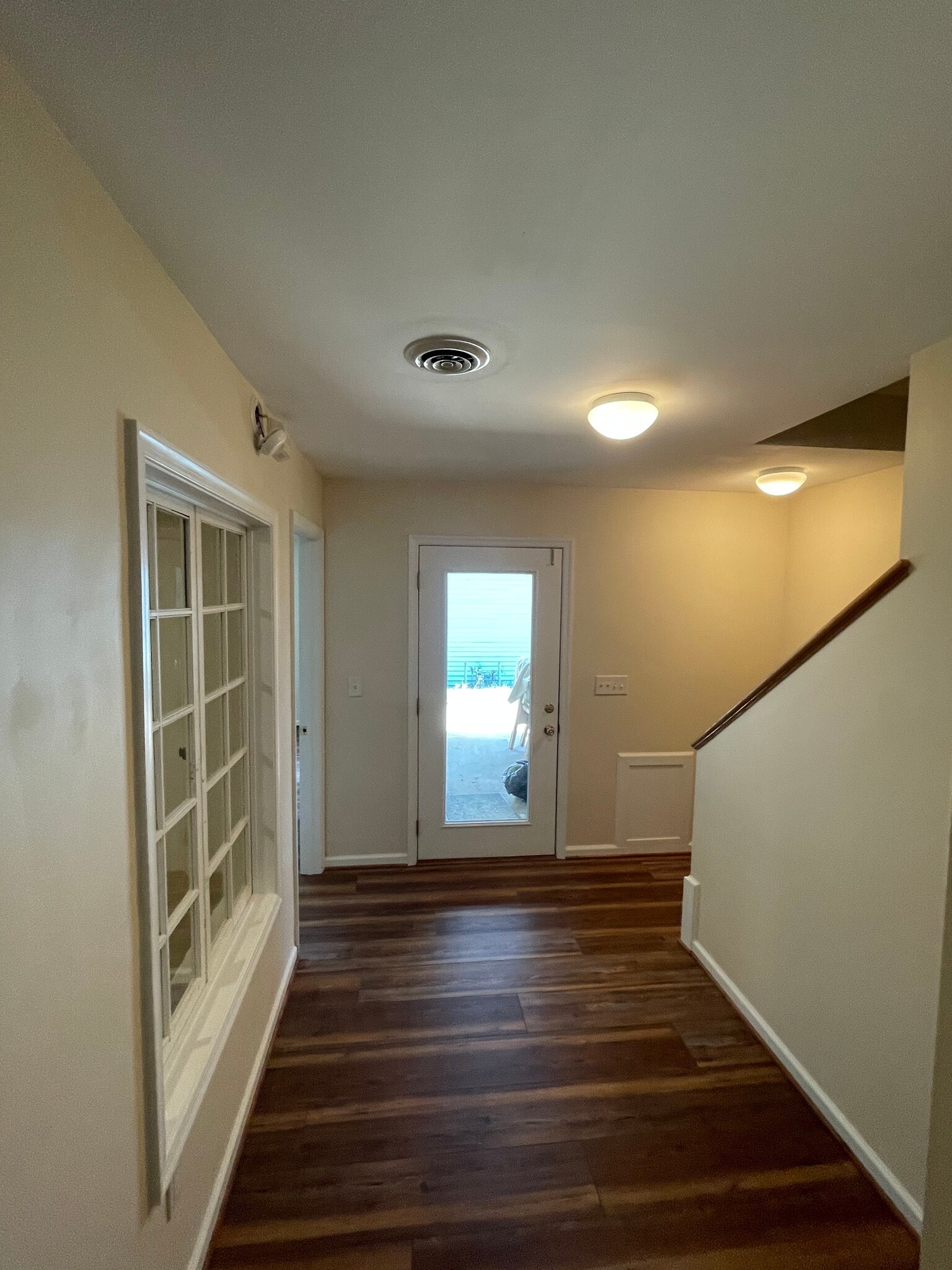 Foyer - 825 Nalle St