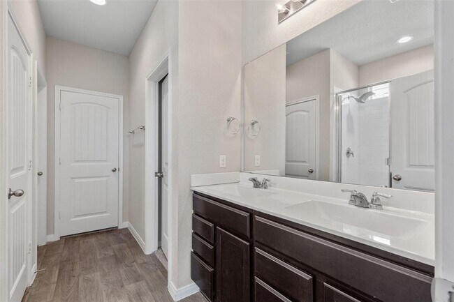 Building Photo - 116 Fair Anne Dr