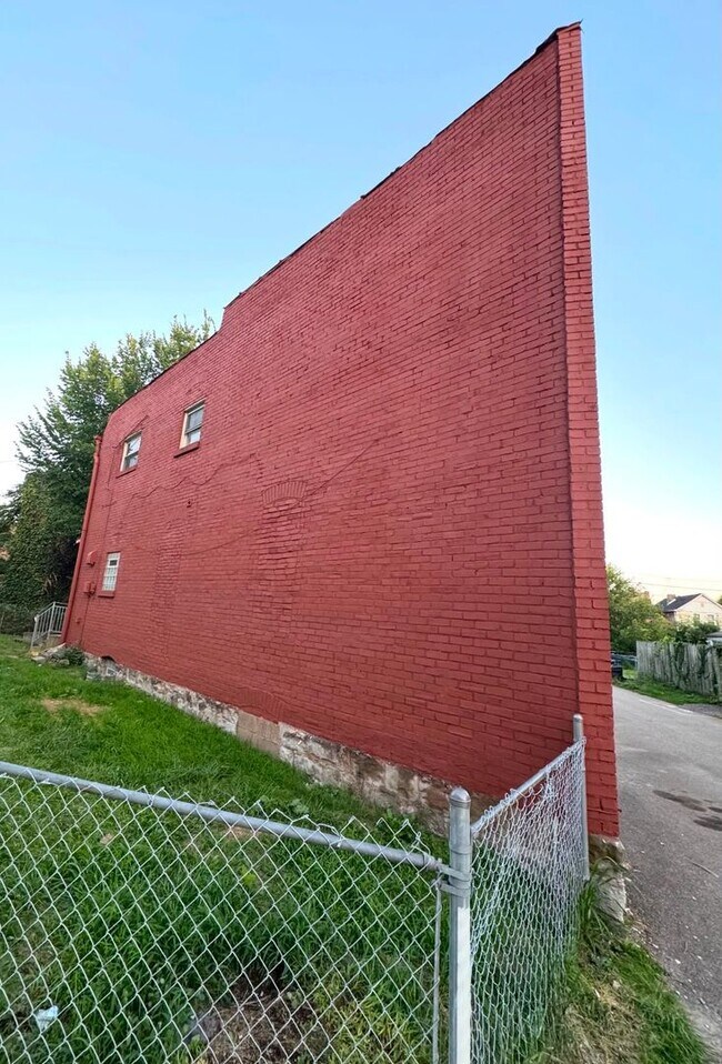 Building Photo - Charming 3BR Home in McKees Rocks