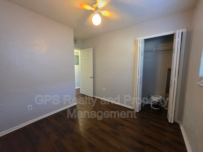 Building Photo - 2001 E Grant Ave