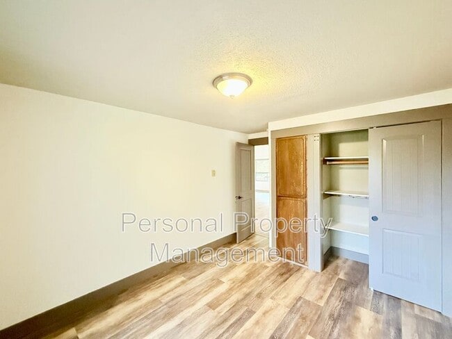 Building Photo - 16205 NE Leaper Rd