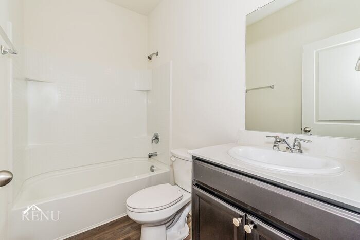 Building Photo - 503 London Dr