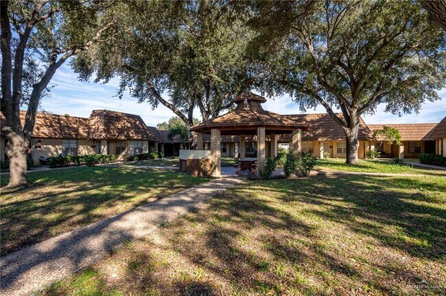 Building Photo - 27 El Rancho Rd