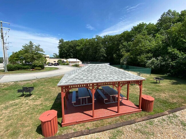 Building Photo - 99 Powers St