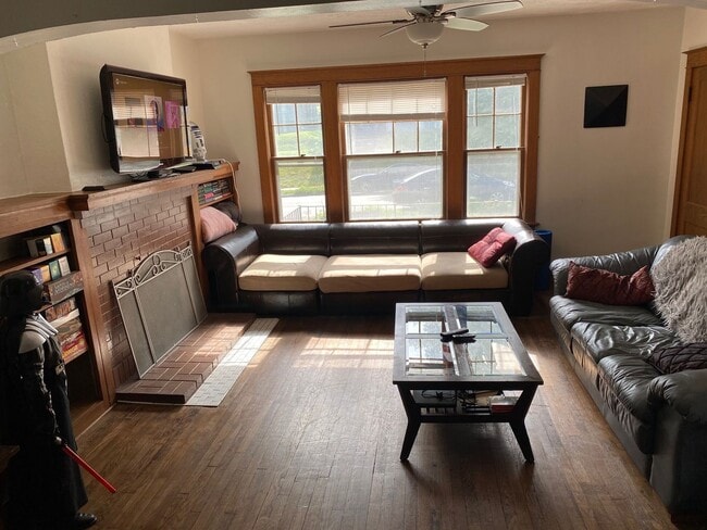 Building Photo - 5 Bedroom Rental House- Field Club Neighbo...