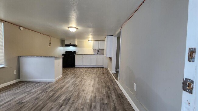 Building Photo - 6627 Ave E