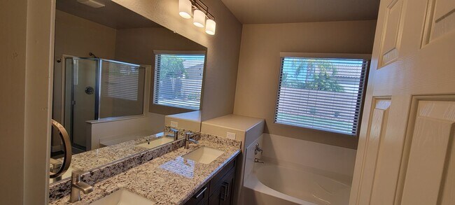 Building Photo - Unbelievable 3 bedroom 2 bath home in Pecan Creek