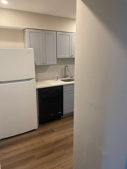 Kitchen - 328 Hermit St
