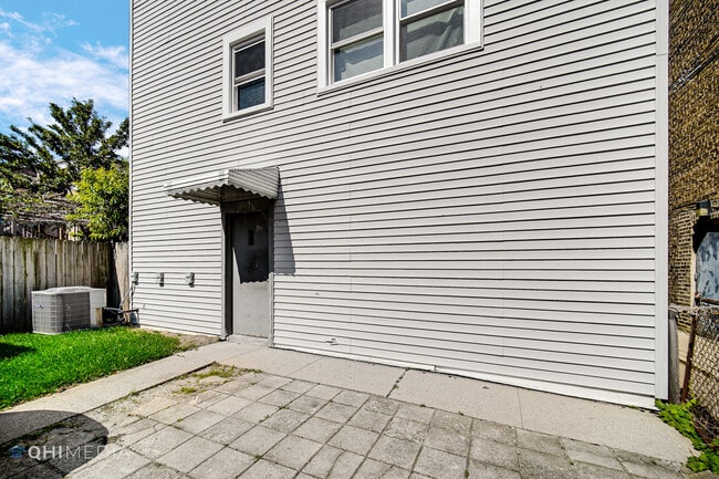 Building Photo - 135 Custer Ave