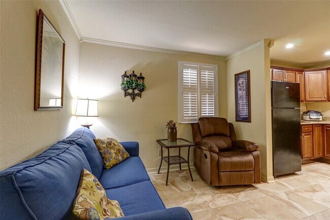 Building Photo - 7911 Flowerfield Dr