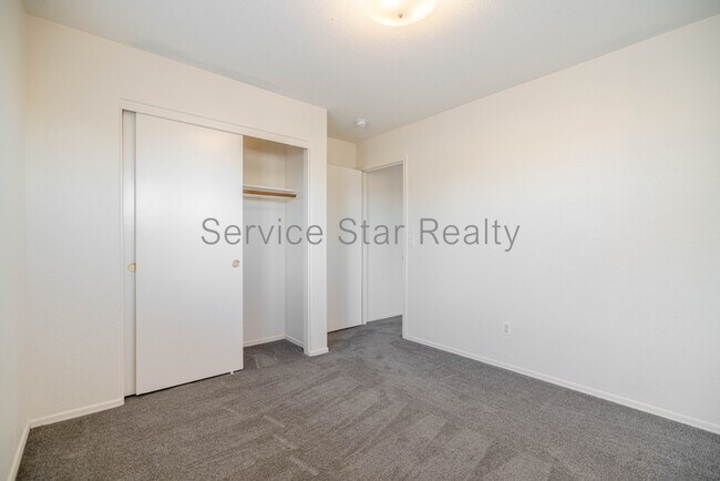 Building Photo - 3616 S Arroyo Ln