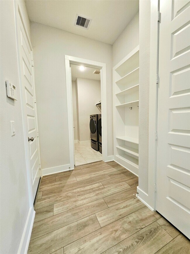 Building Photo - 15822 Pilot Knob Dr