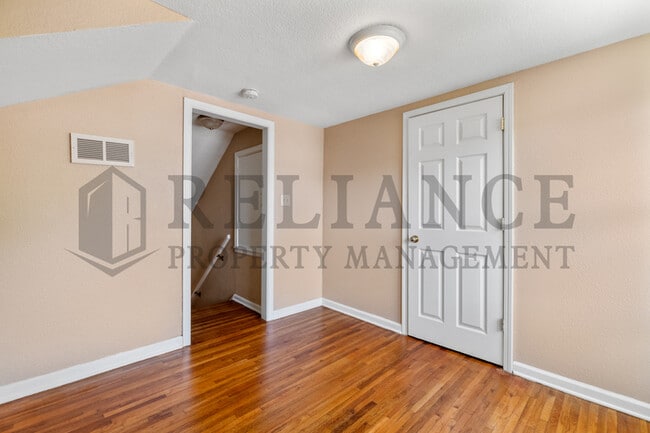 Building Photo - 536 S Glendale St