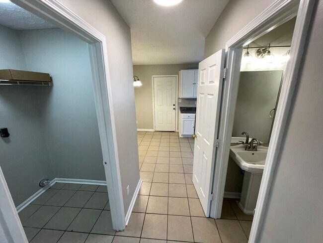 Building Photo - Cute, Efficient, and Affordable Home