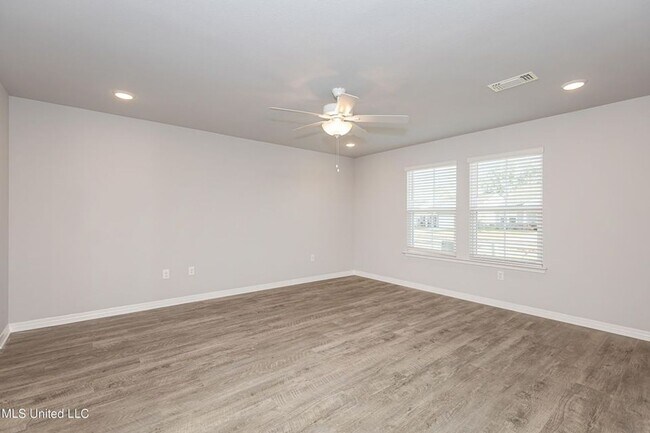 Building Photo - GORGEOUS HOME FOR RENT