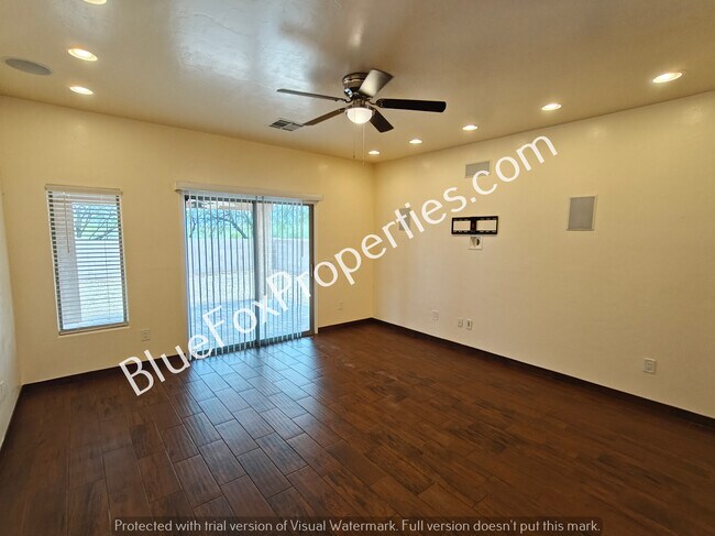 Building Photo - 6621 S De Concini Dr