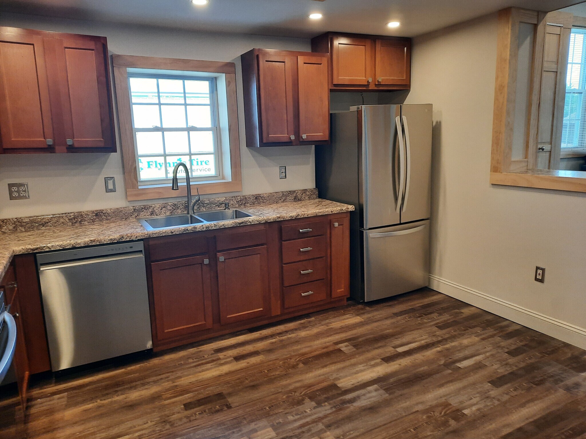 Building Photo - 247 Main St