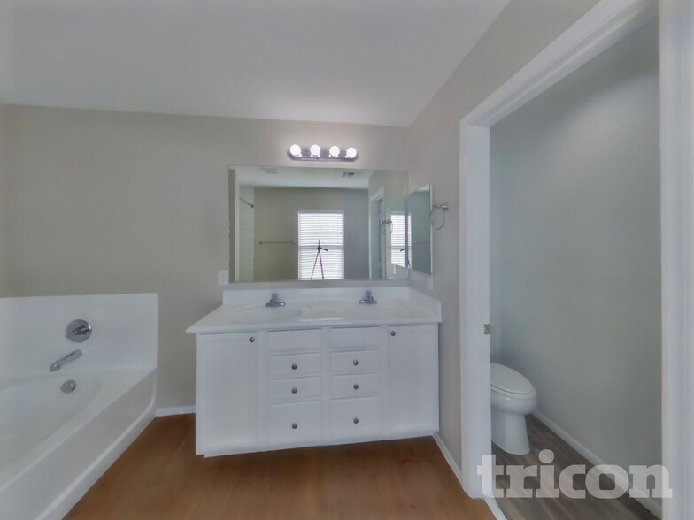 Building Photo - 6327 W Fawn Dr