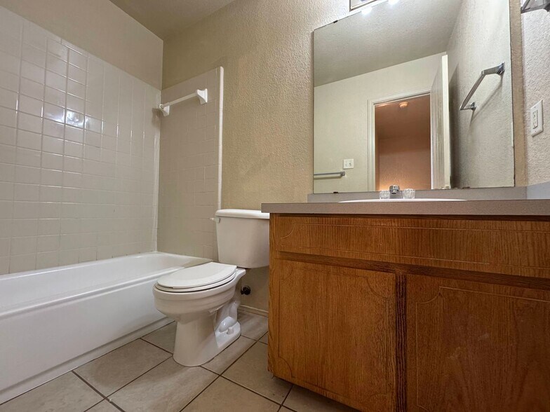 Building Photo - 4506 Deek Dr