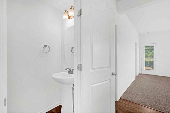 Building Photo - 112 Davenport Dr