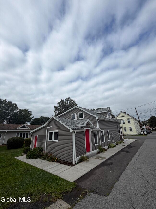 Building Photo - 27 7th St