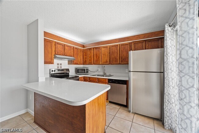 Building Photo - 5212 Cedarbend Dr
