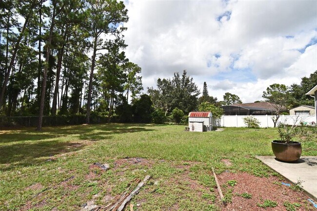 Building Photo - 302 Shadydale Ct