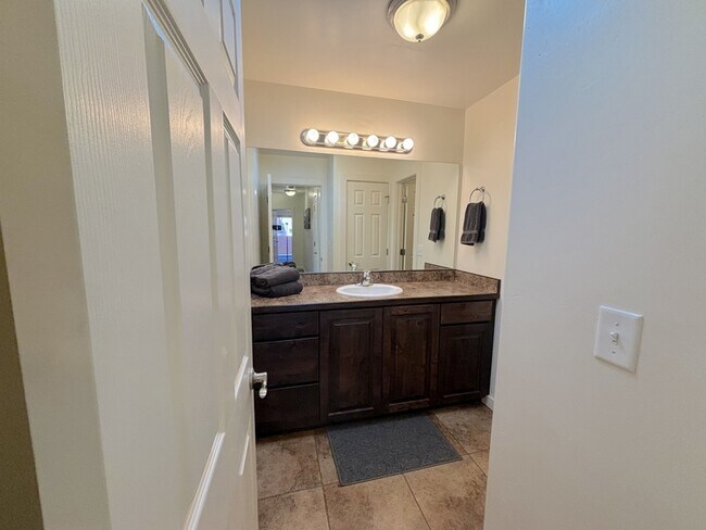 Building Photo - 3862 Desert Willow Cir