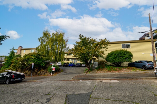 Building Photo - 901 5th Ave N