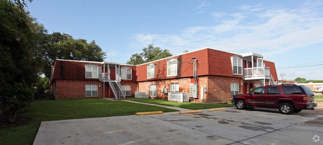 Primary Photo - Alexas Gardens Apartments