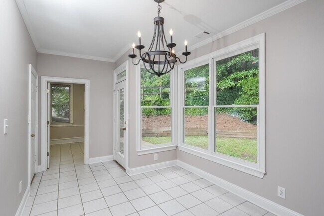 Building Photo - 802 Satinwood Pl