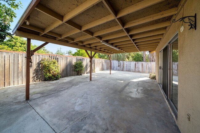 Building Photo - Charming 3 bedroom 2 bath in Escondido!