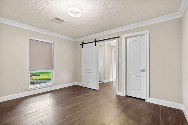 Building Photo - 11715 Park Creek Dr