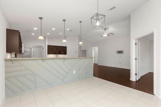 Building Photo - Available March 2nd