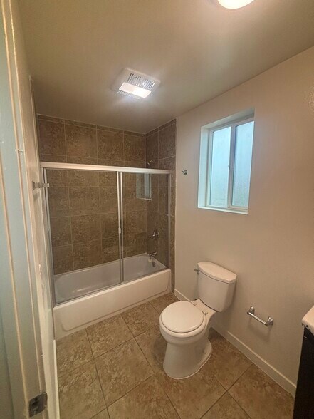 Building Photo - 401 W 105th St