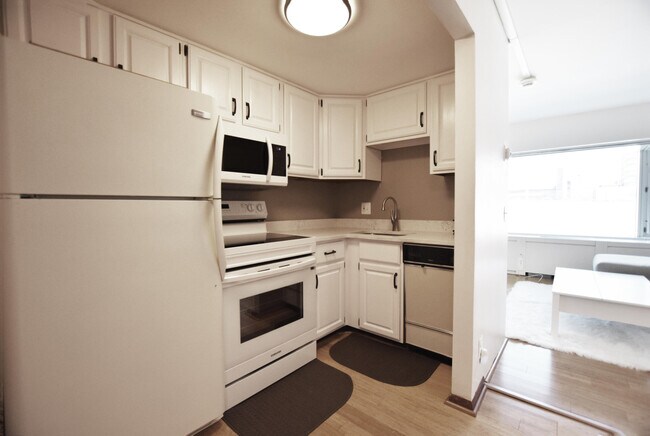 Building Photo - 555 E William St