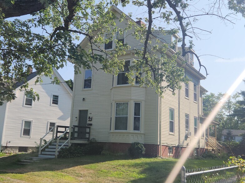 Building Photo - 261 Elm St