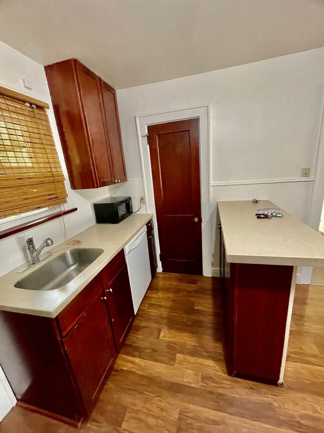 Building Photo - 1 Bed 1 Bath Pittsburgh PA