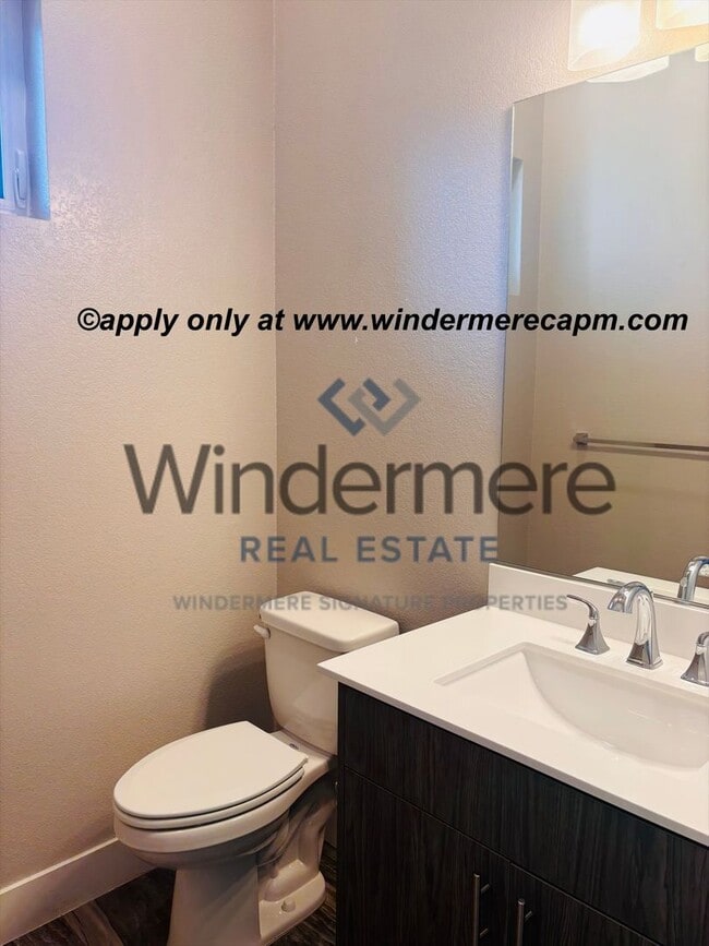 Building Photo - Gorgeous Rare MIDTOWN tri-level Modern home w/ Rooftop Patio!